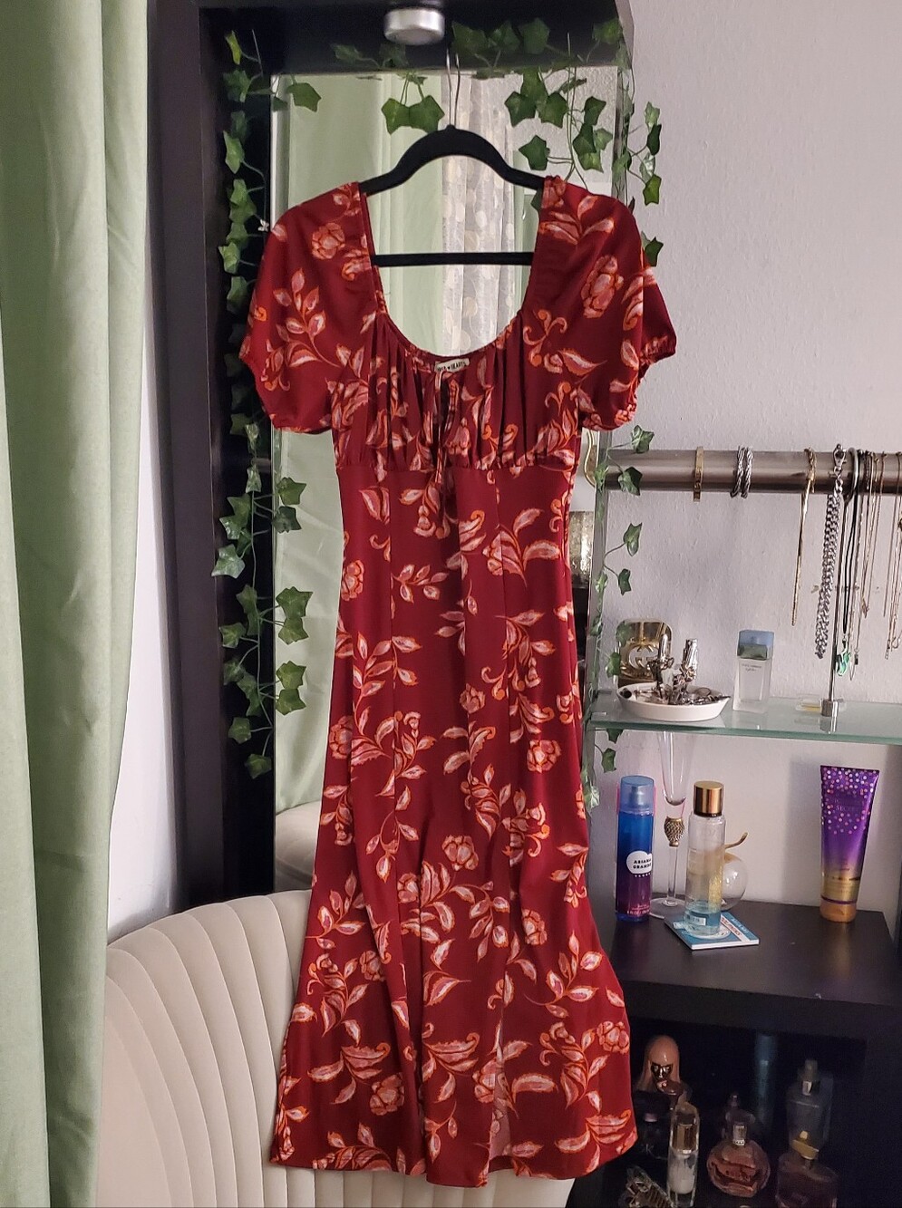 💕 Burgundy Floral Midi Dress With Front Slit 💕